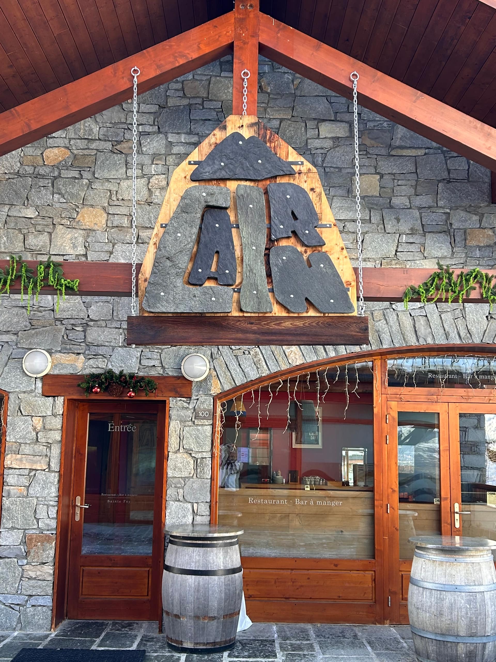 La façade du Cairn à Sainte-Foy Station